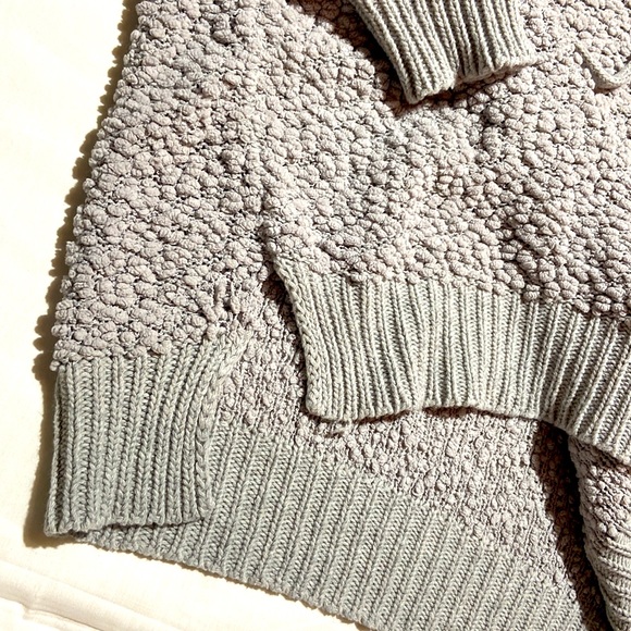 Miracle USA Boutique Popcorn Oversized  Sweater w/ Hoodie. Light Gray. Size M/L - Picture 5 of 8